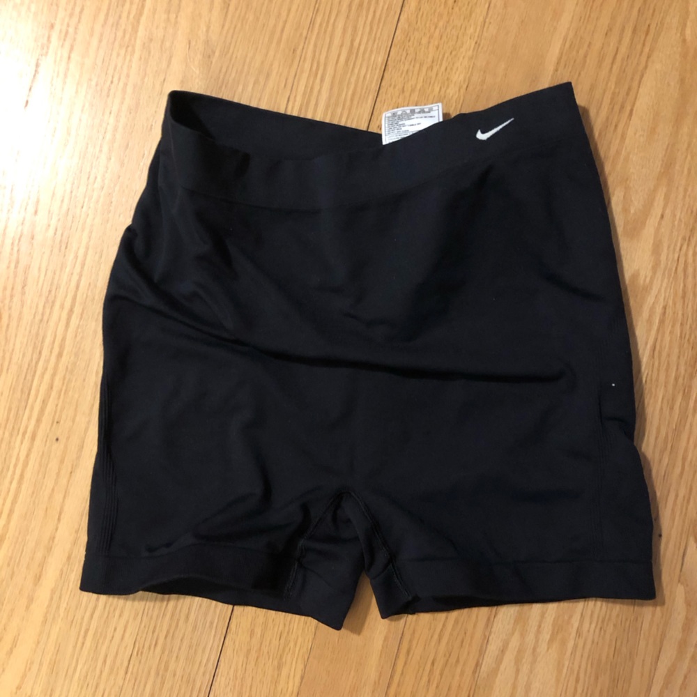 NWOT Nike spandex shorts tennis 🎾 M/L
